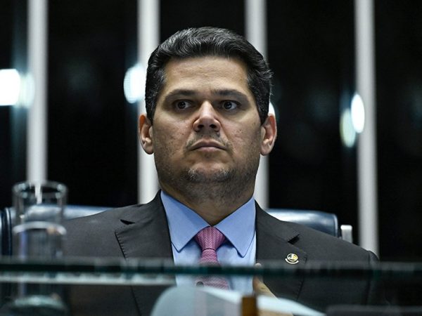 Mesa: 
presidente do Senado Federal, senador Davi Alcolumbre (União-AP).