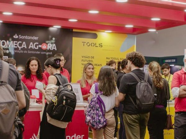 Reconhecimento como experiência profissional pode ajudar em concursos e em profissões regulamentadas Divulgação/FEA Jr