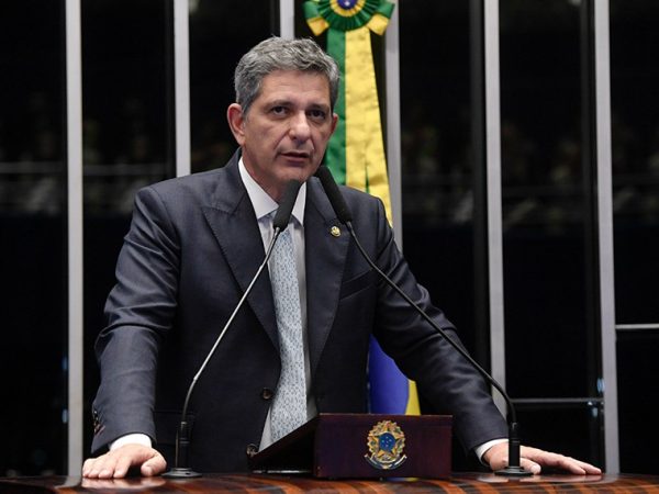 Em discurso, à tribuna, senador Rogério Carvalho (PT-SE).