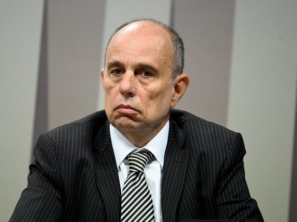 Mesa: 
indicado para exercer o cargo de embaixador do Brasil na República da Namíbia, Pedro de Castro da Cunha e Menezes (MSF 56/2025).