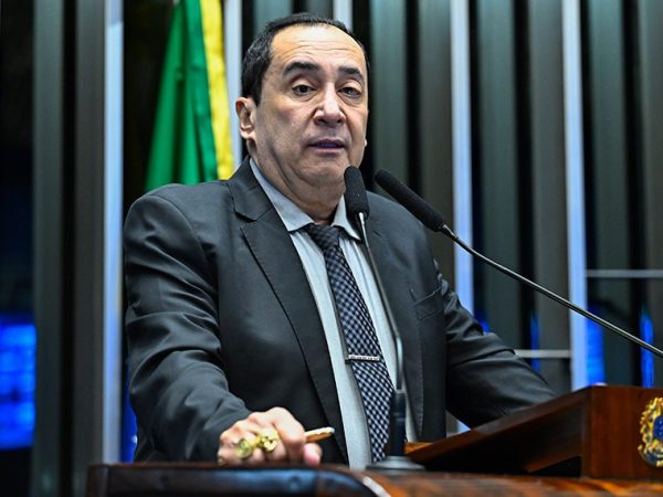Em discurso, à tribuna, senador Jorge Kajuru (PSB-GO).