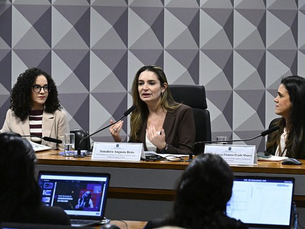 Mesa: 
relatora da CPIBETS, senadora Soraya Thronicke (Podemos-MS) - em pronunciamento.