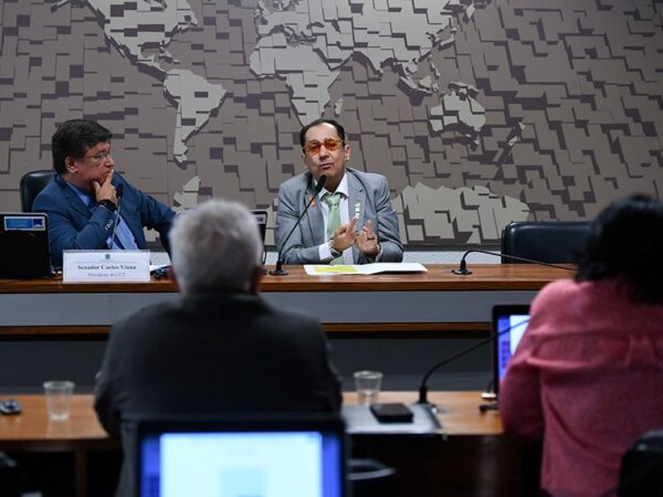 Mesa:
presidente da CCT, senador Carlos Viana (Podemos-MG), conduz reunião;
senador Jorge Kajuru (PSB-GO).