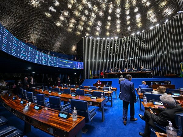 imagem_materia Mesa:
senador Camilo Santana (PT-CE);
senador Eduardo Gomes (PL-TO);
presidente do Senado Federal, senador Davi Alcolumbre (União-AP);
secretário-geral da Mesa do Senado Federal, Danilo Augusto Barboza de Aguiar.