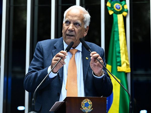 Em discurso, à tribuna, senador Oriovisto Guimarães (PSDB-PR).