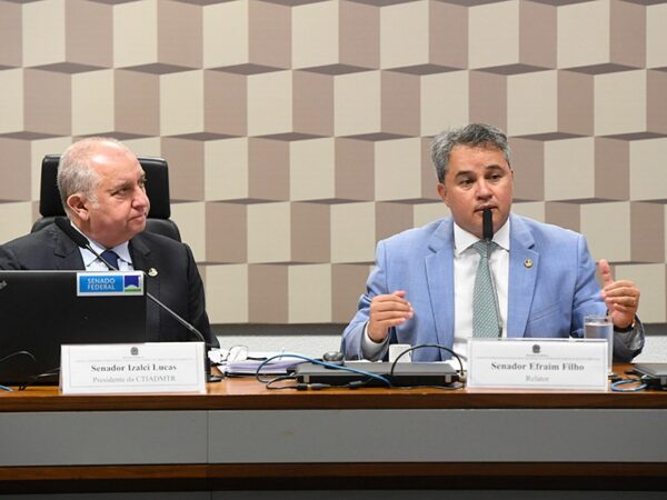 Mesa: 
presidente da CTIADMTR, senador Izalci Lucas (PSDB-DF); 
relator da CTIADMTR, senador Efraim Filho (União-PB) - em pronunciamento.