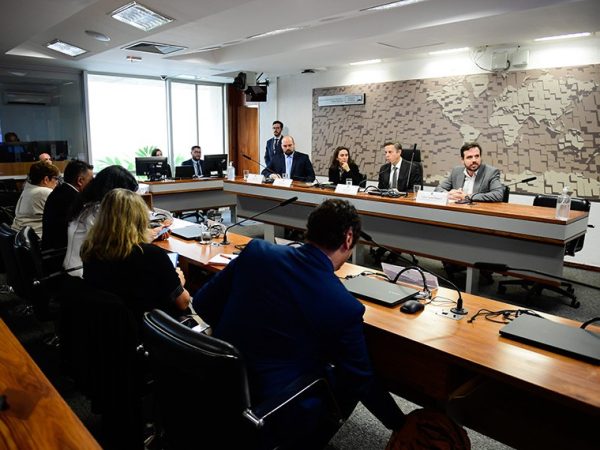 Mesa: 
diretor de Relações Institucionais do Instituto Sivis, Jamil Assis;
vice-presidente da CCS, Patrícia Blanco; 
presidente da CCS, Miguel Matos;
presidente da Agência Nacional de Telecomunicações (Anatel), Carlos Manuel Baigorri.