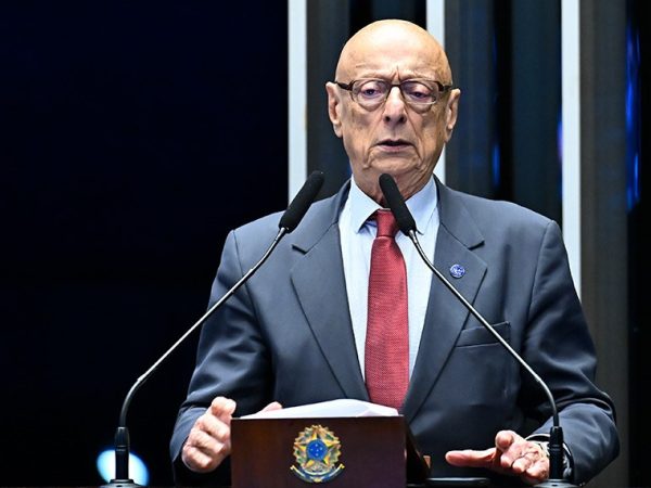 Senador Esperidião Amin (PP-SC) em discurso à tribuna.