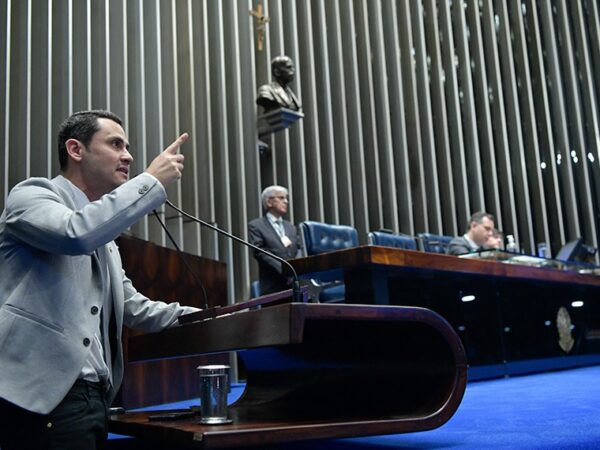 Em discurso, à tribuna, senador Cleitinho (Republicanos-MG).