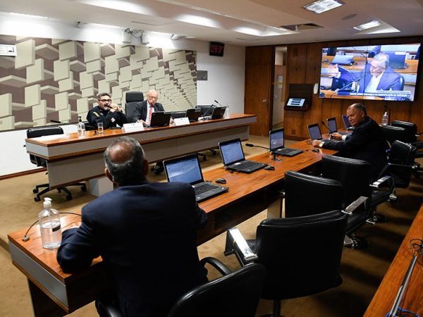 Mesa: 
coordenador-geral de Segurança Viária do Ministério da Justiça, Jeferson Almeida Moraes;
presidente eventual da CAE, senador Esperidião Amin (PP-SC).