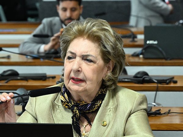Em pronunciamento, à bancada, senadora Ivete da Silveira (MDB-SC).
