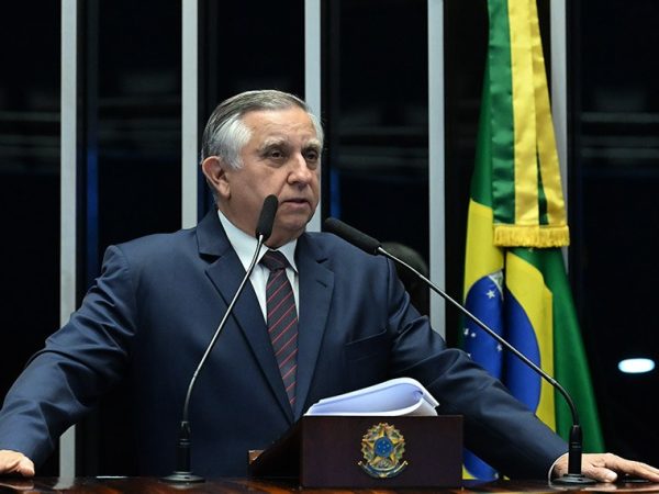 Em discurso, à tribuna, senador Izalci Lucas (PL-DF).