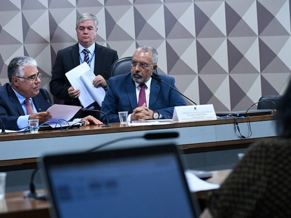 Mesa:
senador Eduardo Girão (Novo-CE) - em pronunciamento; 
presidente da CDH, senador Paulo Paim (PT-RS).