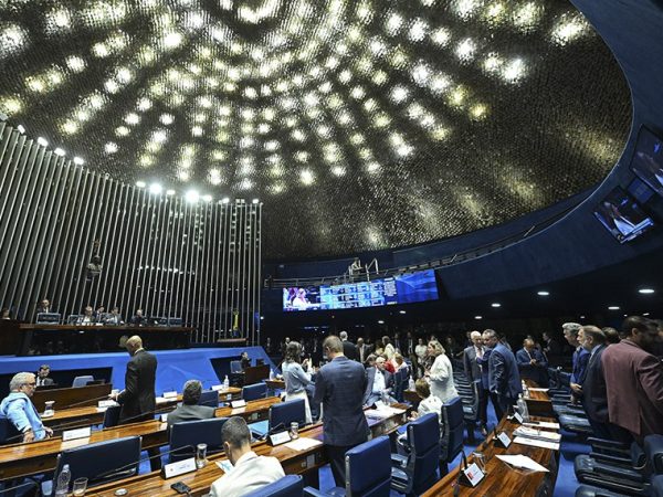 Mesa: 
4º secretário da Mesa do Senado Federal, senador Laércio Oliveira (PP-SE); 
presidente do Senado Federal, senador Davi Alcolumbre (União-AP); 
secretário-geral da Mesa do Senado Federal, Danilo Augusto Barboza de Aguiar.