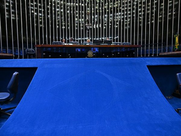 imagem_materia Mesa:
2º secretário da Mesa do Senado Federal, senador Confúcio Moura (MDB-RO);
secretário-geral adjunto da Mesa do Senado Federal, José Roberto Leite de Matos.