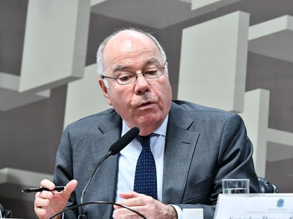 Mesa:
ministro de Estado das Relações Exteriores, Mauro Vieira, em pronunciamento.