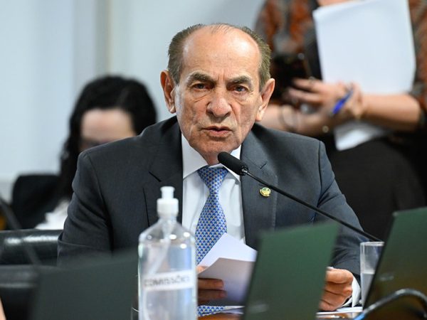 Bancada: 
senador Marcelo Castro (MDB-PI) - em pronunciamento.