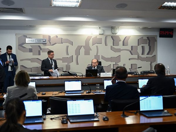 Mesa: 
presidente da CAS, senador Marcelo Castro (MDB-PI).