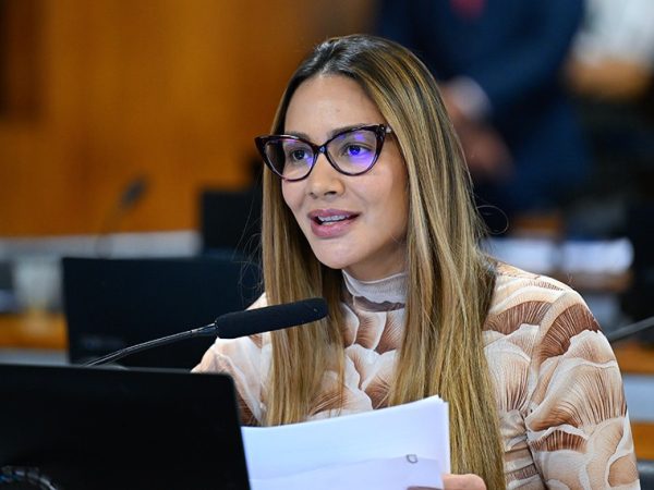 Bancada: 
senadora Ana Paula Lobato (PSB-MA) - em pronunciamento.