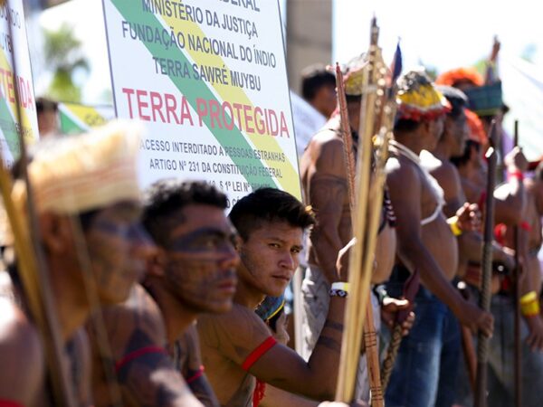 Indígenas mundurukús em manifestação em Brasília pela demarcação de terra indígena no Pará Marcelo Camargo/ABr