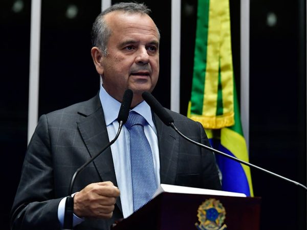 Em discurso, à tribuna, senador Rogerio Marinho (PL-RN).