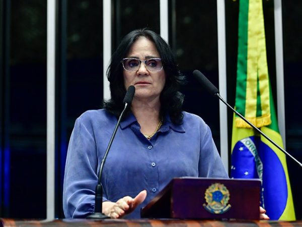 Em discurso, à tribuna, senadora Damares Alves (Republicanos-DF).