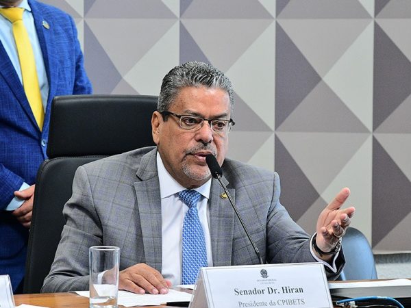 Mesa: 
presidente da CPIBETS, senador Dr. Hiran (PP-RR) - em ppronunciamento.