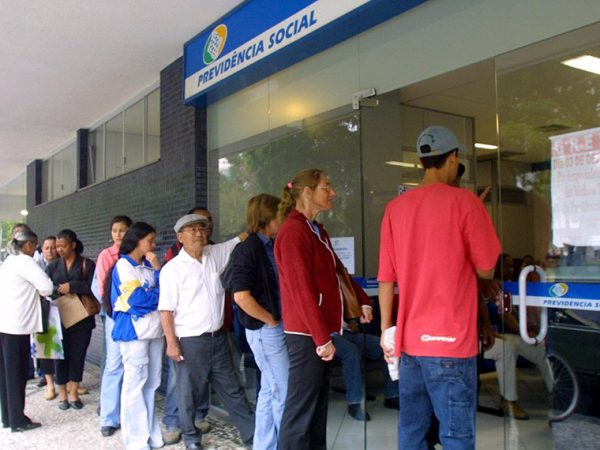 Associações e sindicatos estão impedidos de realizar qualquer tipo de desconto automático nos benefícios Aniele Nascimento/Gazeta do Povo