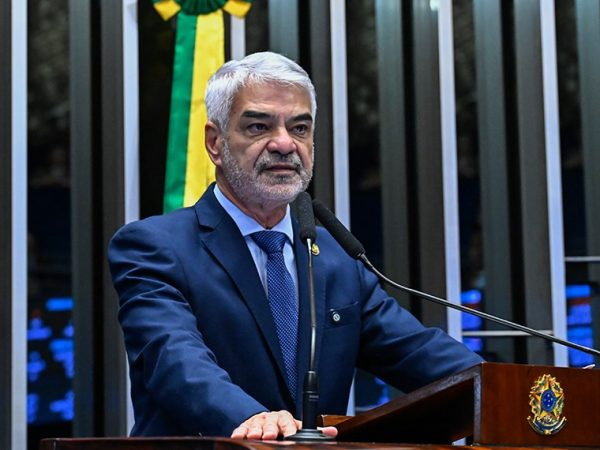 Em discurso,  à tribuna,  senador Humberto Costa (PT-PE).