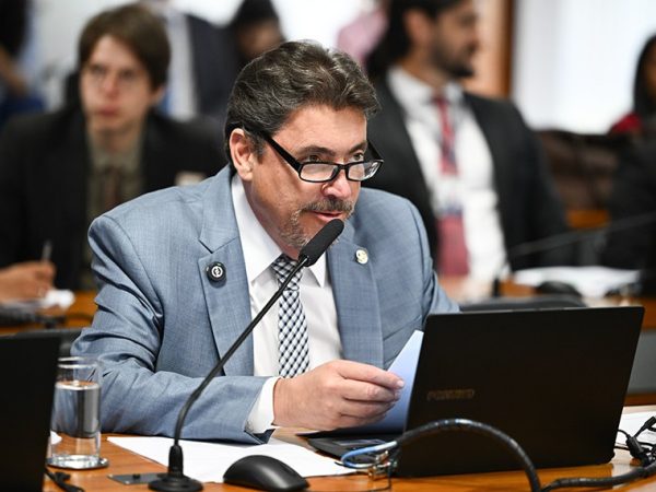 Relator Ad hoc do PL 3.033/2025, senador Wilder Morais (PL-GO) em pronunciamento à bancada.