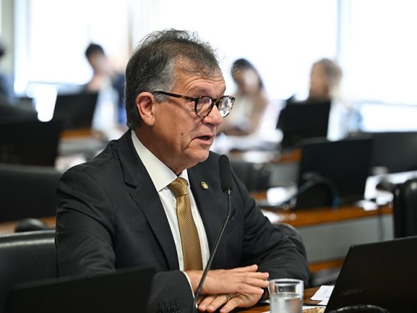 Em pronunciamento, à bancada, senador Laércio Oliveira (PP-SE).