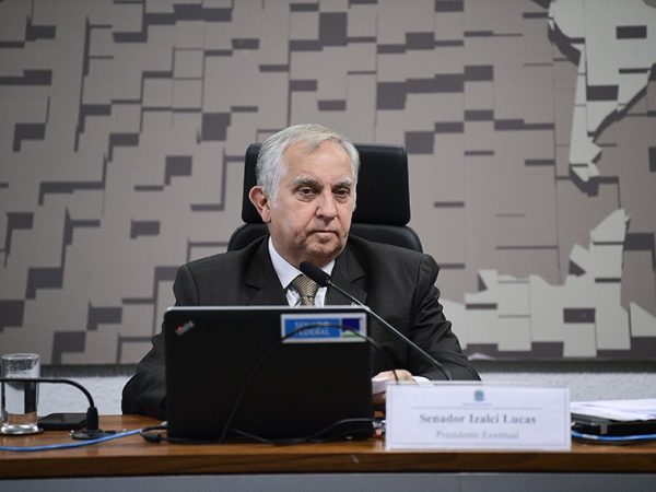 Mesa:
presidente eventual da CCT, senador Izalci Lucas (PSDB-DF).