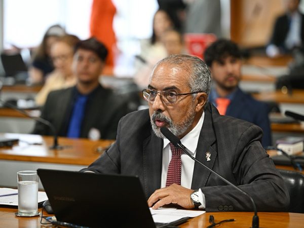 Mesa: 
presidente da CDH, senadora Damares Alves (Republicanos-DF).