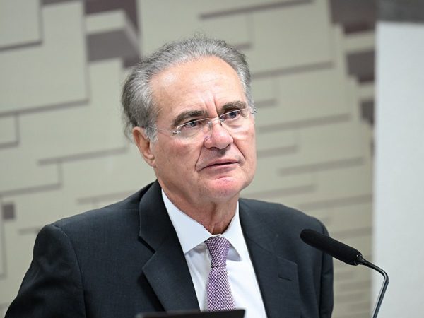 Mesa: 
presidente da CAE e relator do PL 5.122/2023, senador Renan Calheiros (MDB-AL).