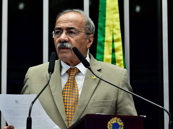 Em discurso,à tribuna, senador Chico Rodrigues (PSB-RR).