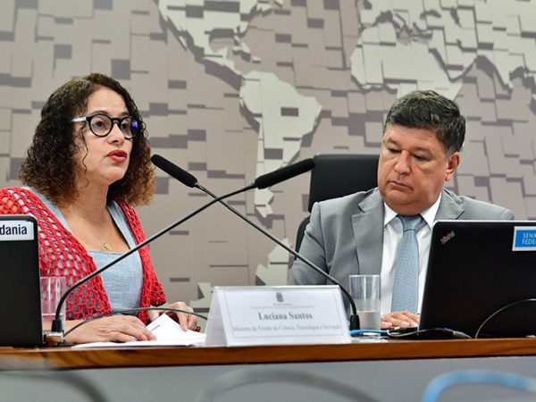 Mesa: 
ministra de Estado da Ciência, Tecnologia e Inovação (MCTI), Luciana Santos;
presidente da CCT, senador Carlos Viana (Podemos-MG)