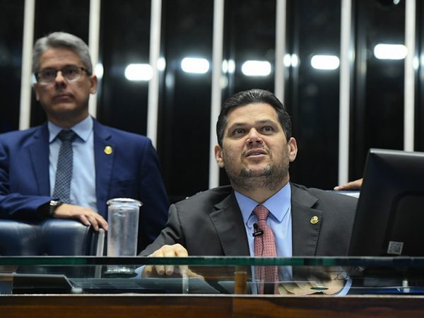 Mesa: 
senador Alessandro Vieira (MDB-SE);
presidente do Senado Federal, senador Davi Alcolumbre (União-AP), conduz sessão.