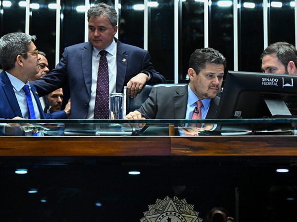Mesa: 
líder do governo no Congresso Nacional, senador Randolfe Rodrigues (PT-AP);
senador Efraim Filho (União-PB); 
presidente do Senado Federal, senador Davi Alcolumbre (União-AP); 
secretário-geral da Mesa do Senado Federal, Danilo Augusto Barboza de Aguiar.