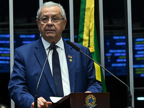 imagem_materia Em discurso, à tribuna, senador Jayme Campos (União-MT).