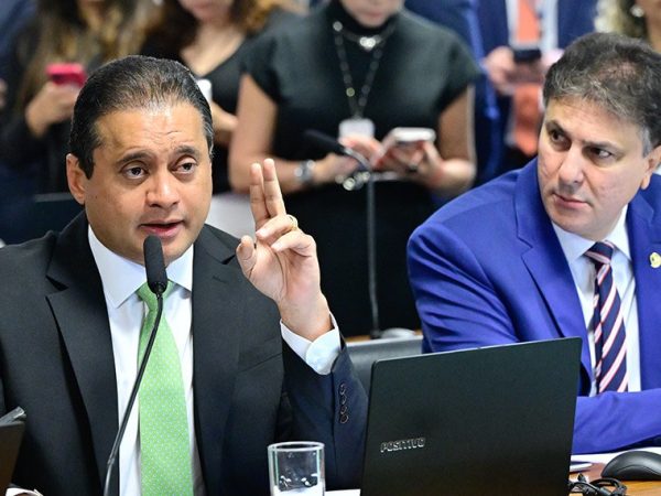 imagem_materia Bancada:
senador Cid Gomes (PSB-CE);
relator da MSF 7/2026, senador Weverton (PDT-MA) - em pronunciamento.
