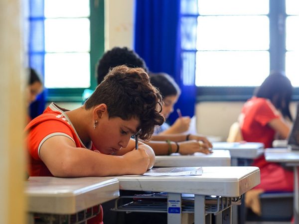 imagem_materia O PNE prevê aumento do investimento público até alcançar 7,5% do PIB no sétimo ano e 10% ao fim do período Gustavo Mansur/ Palácio Piratini