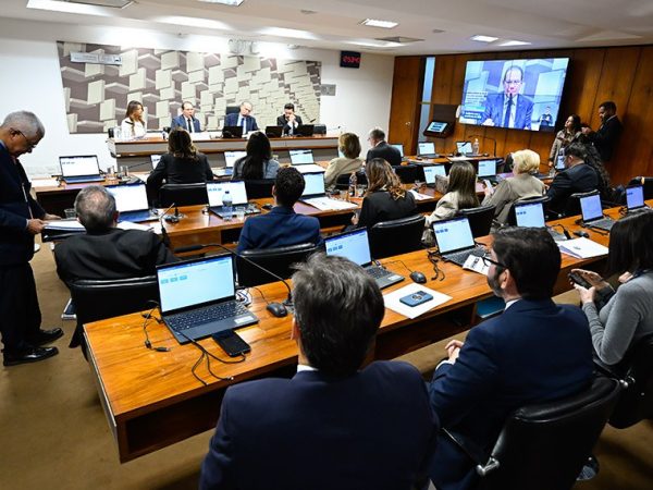 Mesa: 
presidente do Banco de Brasília (BRB), Nelson Antônio de Souza;
presidente da CAE, senador Renan Calheiros (MDB-AL).
