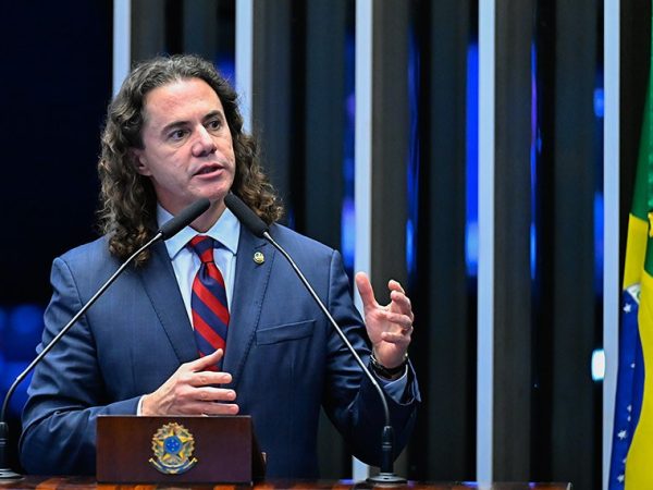 Em discurso, à tribuna, senador Veneziano Vital do Rêgo (MDB-PB).