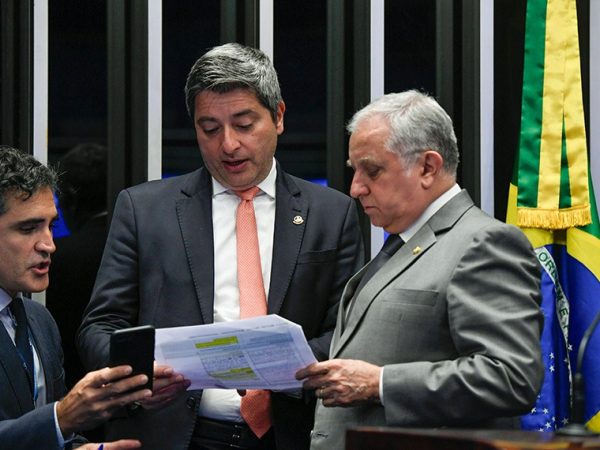 Participam:
senador Carlos Portinho (PL-RJ); 
senador Izalci Lucas (PL-DF).