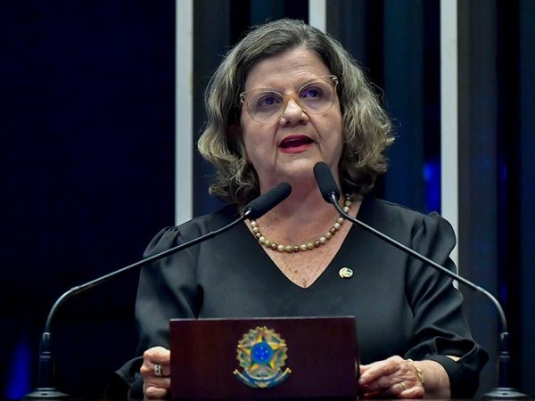 Em discurso, à tribuna, senadora Teresa Leitão (PT-PE).