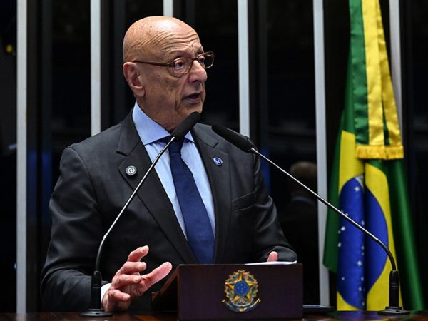 Em discurso, à tribuna, senador Esperidião Amin (PP-SC).