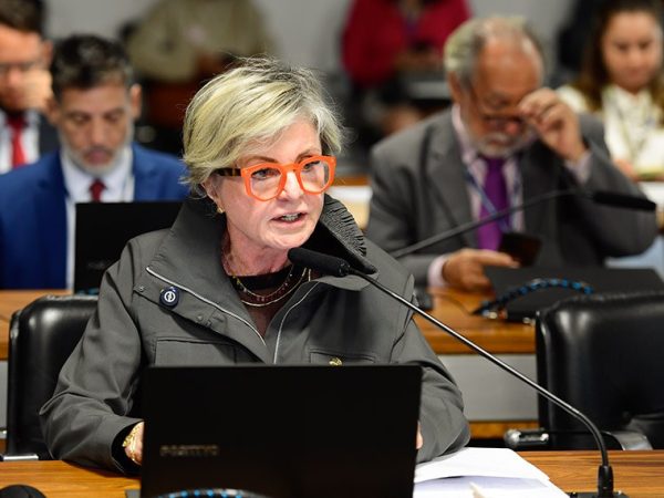 Em pronunciamento, à bancada, senadora Margareth Buzetti (PSD-MT).