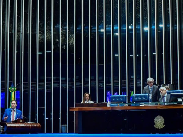 Mesa
2º vice-presidente do Senado Federal, senador Humberto Costa (PT-PE).