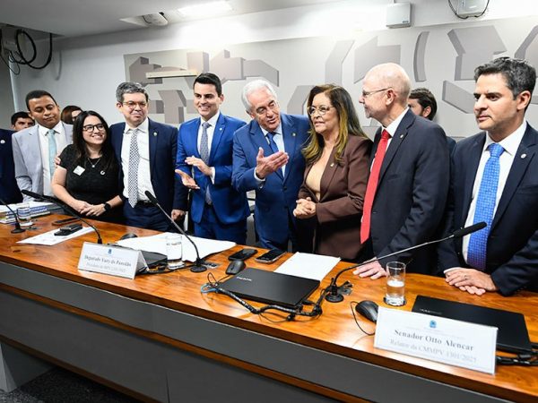 Participam:
deputado Dr. Francisco (PT-PI);
senador Randolfe Rodrigues (PT-AP);
presidente da CMMPV 1.301/2025, deputado Yury do Paredão (MDB-CE);
relator da CMMPV 1.301/2025, senador Otto Alencar (PSD-BA);
senadora Dra. Eudócia (PL-AL);
deputado Bohn Gass (PT-RS);
deputado Dr. Ismael Alexandrino (PSD-GO)