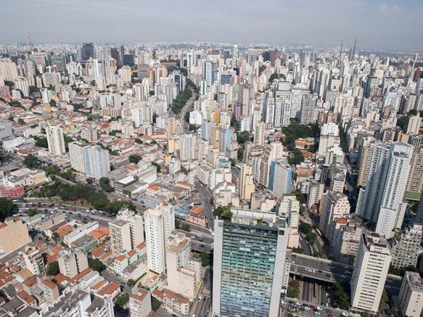Vista da cidade de São Paulo, onde leilões de imóveis após desapropriação já foram adotados pela administração Diogo Moreira/Governo do Estado de São Paulo